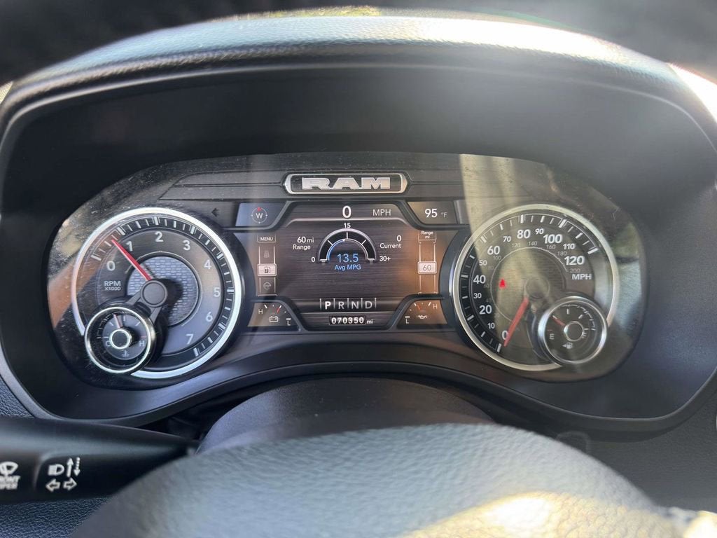 2022 RAM 1500 Big Horn Crew Cab 4x4 5'7" Box
