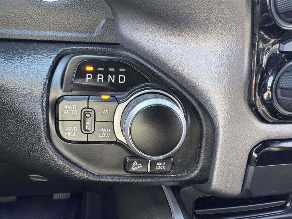 2022 RAM 1500 Big Horn Crew Cab 4x4 5'7" Box