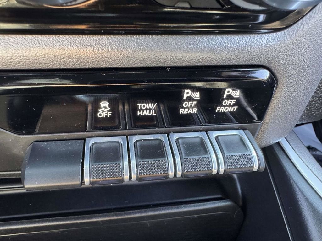 2022 RAM 1500 Big Horn Crew Cab 4x4 5'7" Box