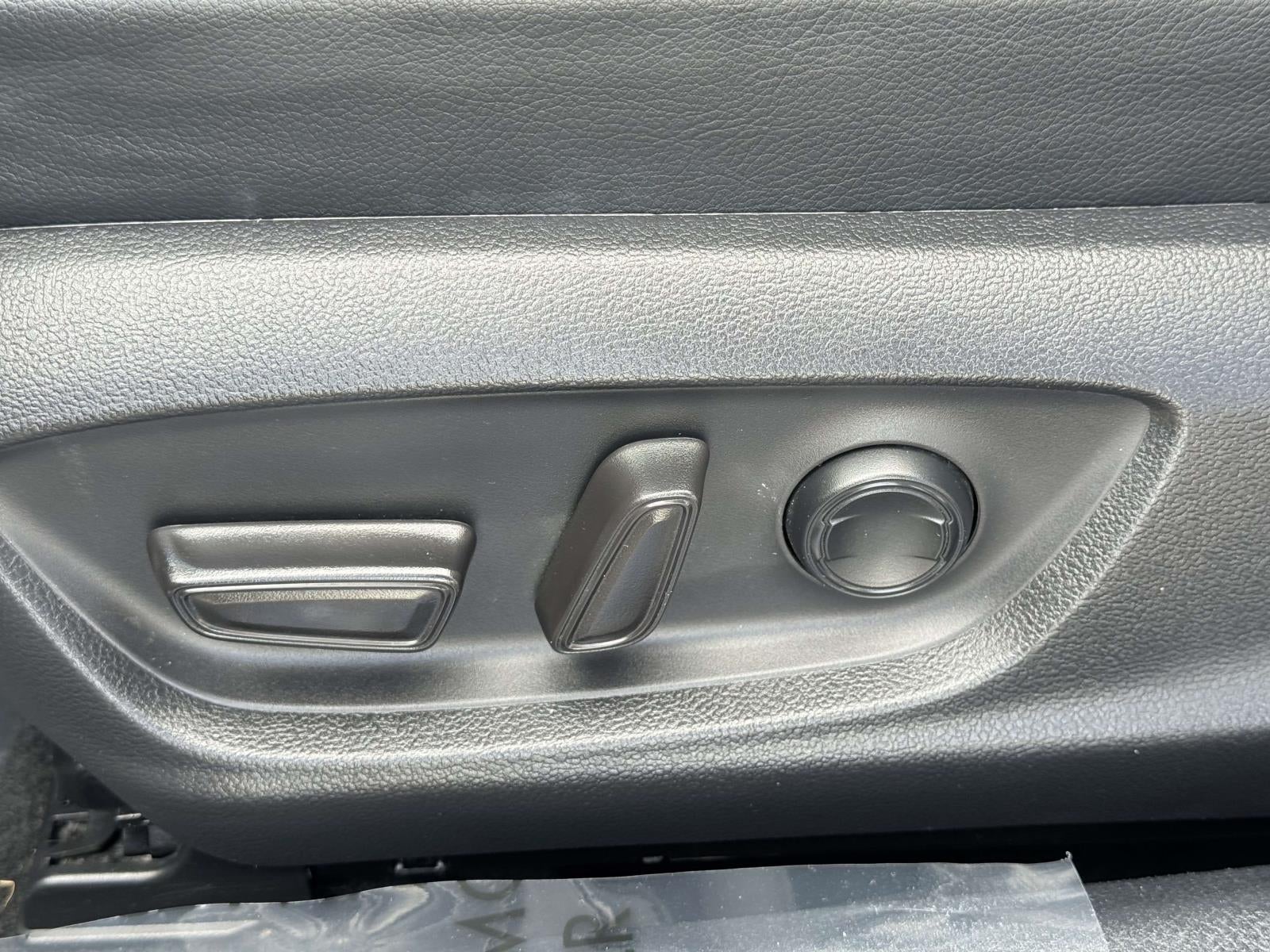 2020 Toyota Camry Hybrid XLE