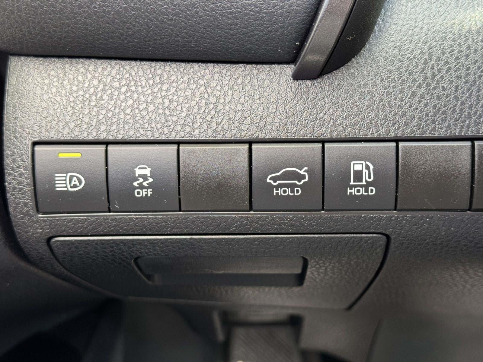 2020 Toyota Camry Hybrid XLE