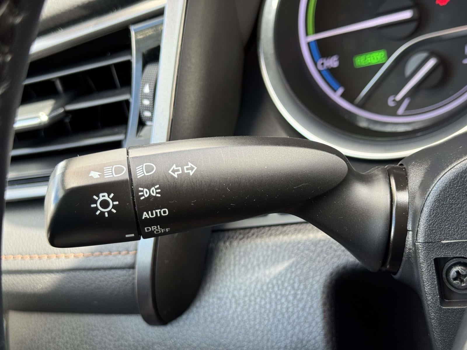 2020 Toyota Camry Hybrid XLE