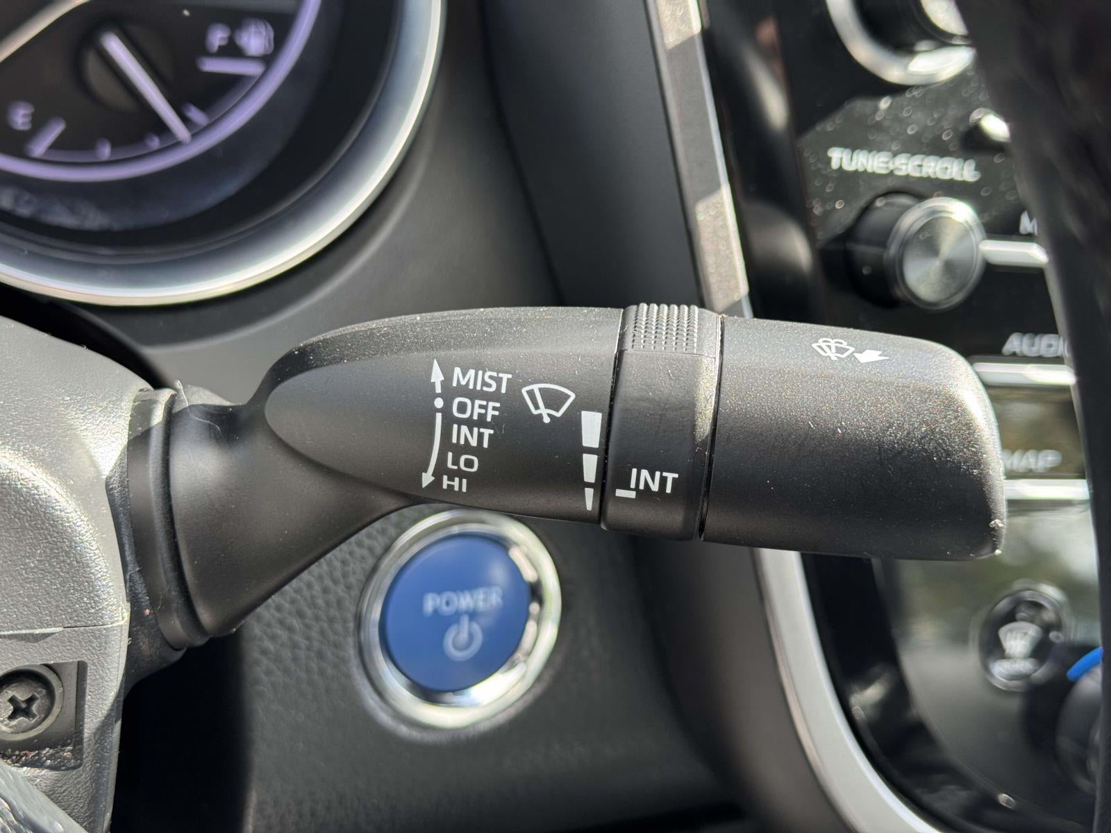 2020 Toyota Camry Hybrid XLE