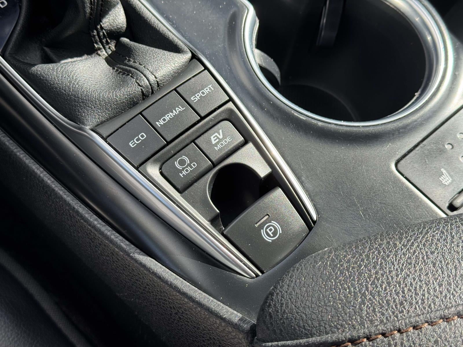 2020 Toyota Camry Hybrid XLE