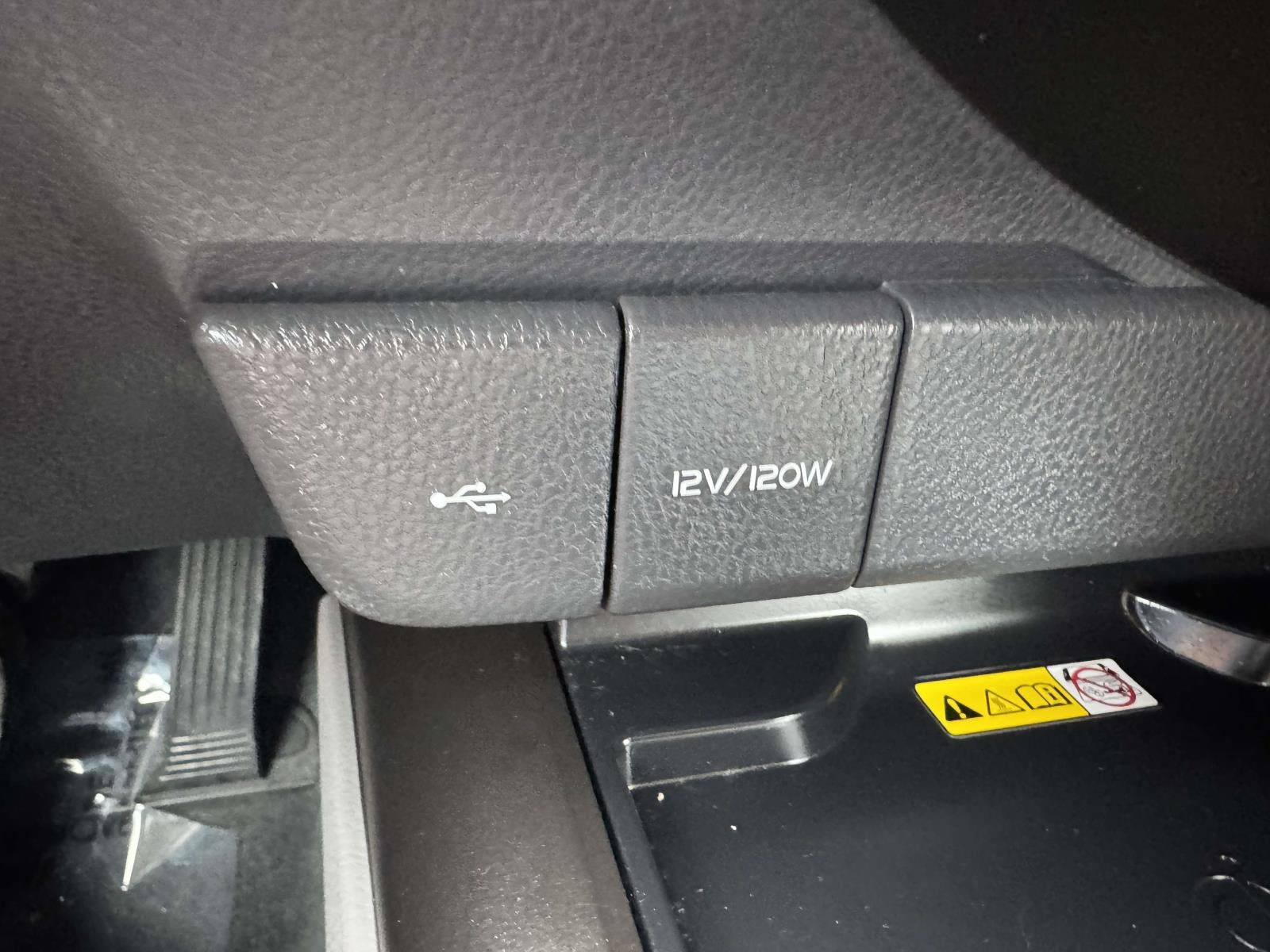 2023 Toyota Camry Hybrid XLE