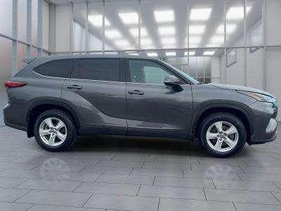 2022 Toyota Highlander LE