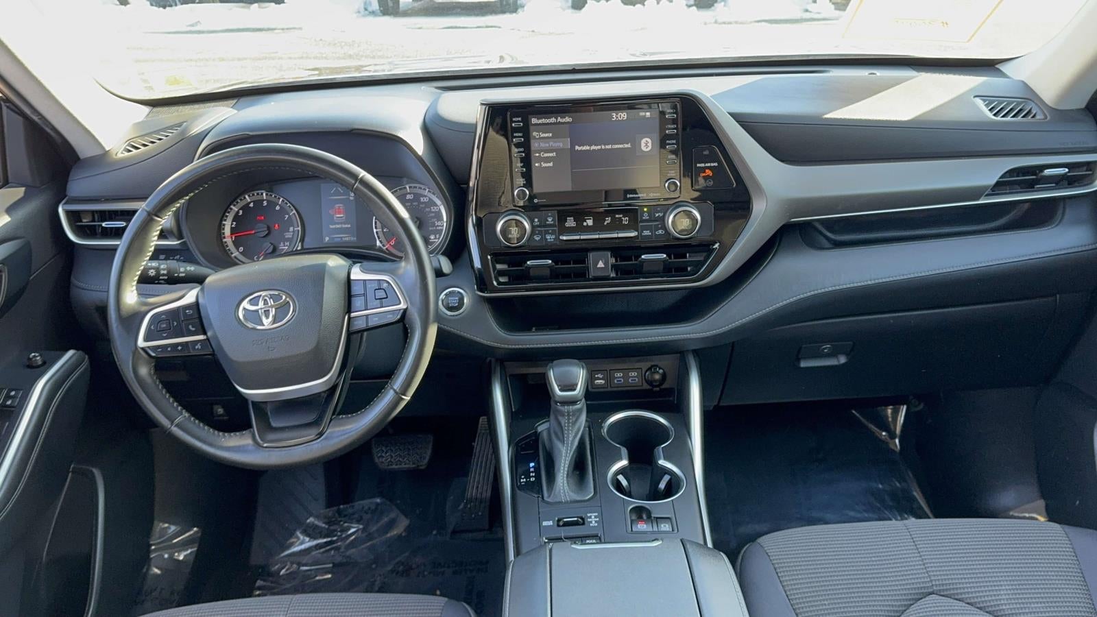 2022 Toyota Highlander LE