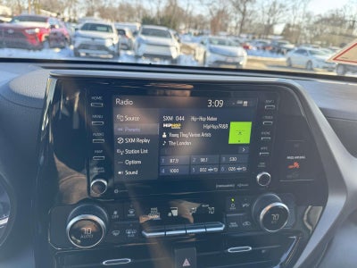 2022 Toyota Highlander LE