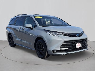 2025 Toyota Sienna Woodland Edition 7 Passenger