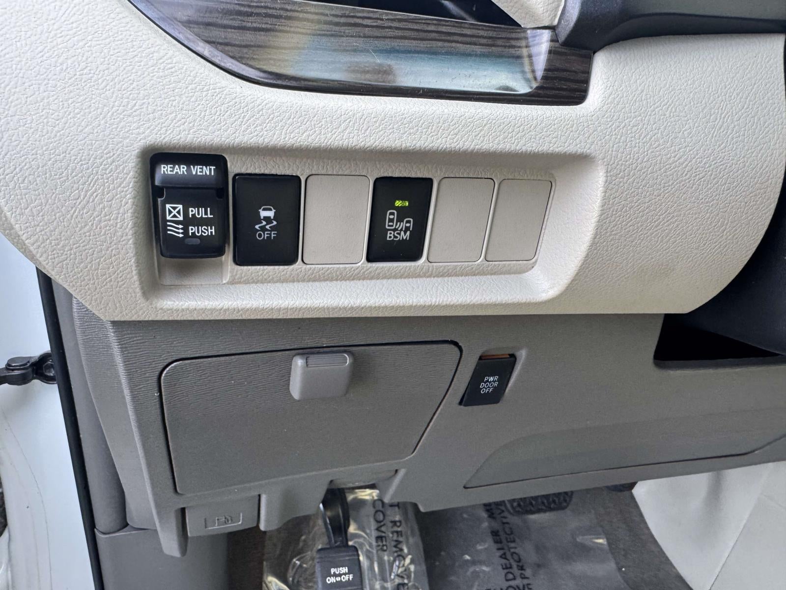 2017 Toyota Sienna XLE Premium 7 Passenger