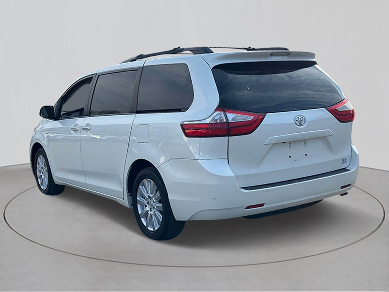 2017 Toyota Sienna XLE Premium 7 Passenger