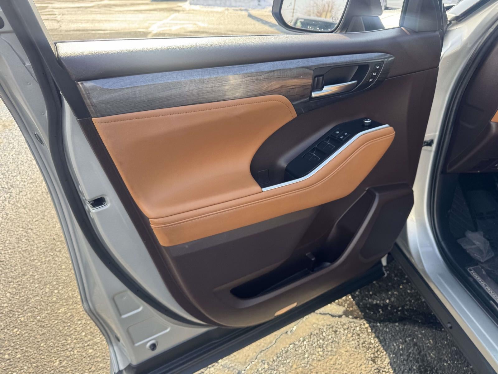 2021 Toyota Highlander Hybrid Platinum