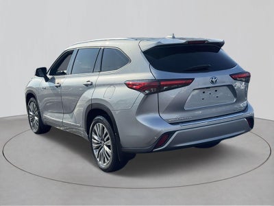 2021 Toyota Highlander Hybrid Platinum