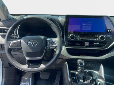 2023 Toyota Highlander Hybrid Platinum