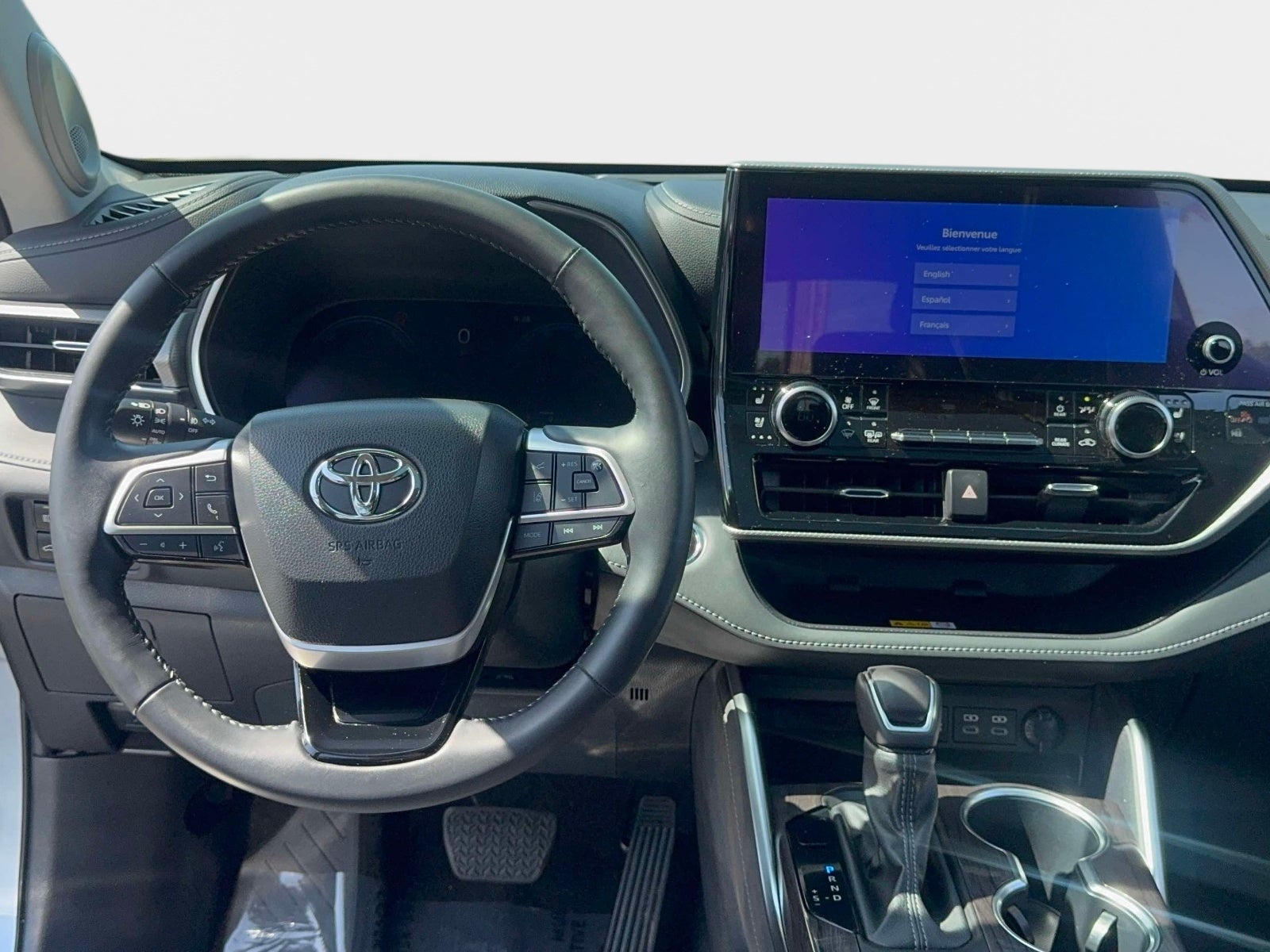 2023 Toyota Highlander Hybrid Platinum