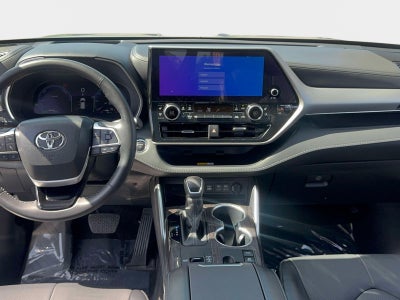 2023 Toyota Highlander Hybrid Platinum