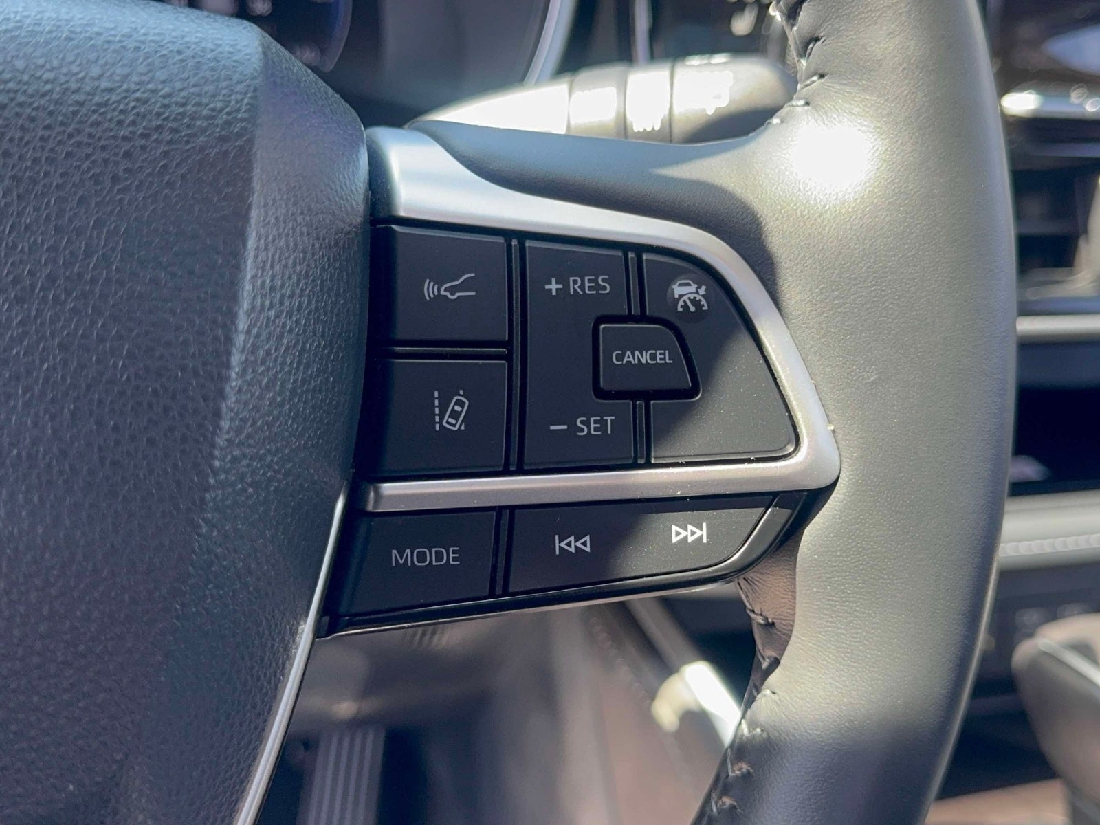 2023 Toyota Highlander Hybrid Platinum