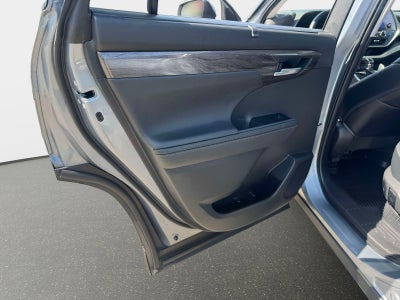 2023 Toyota Highlander Hybrid Platinum
