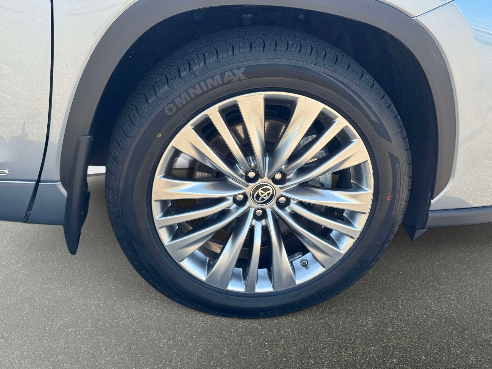 2023 Toyota Highlander Hybrid Platinum