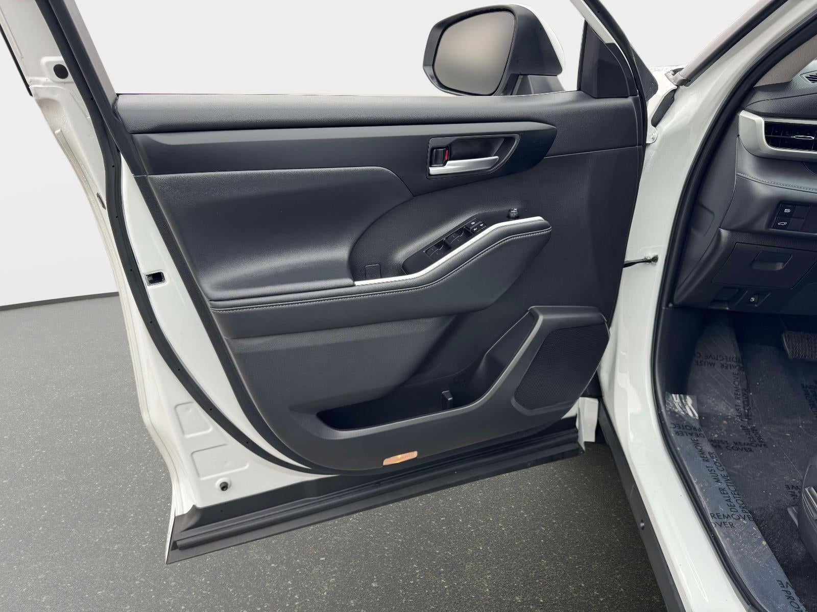 2025 Toyota Highlander Hybrid XLE