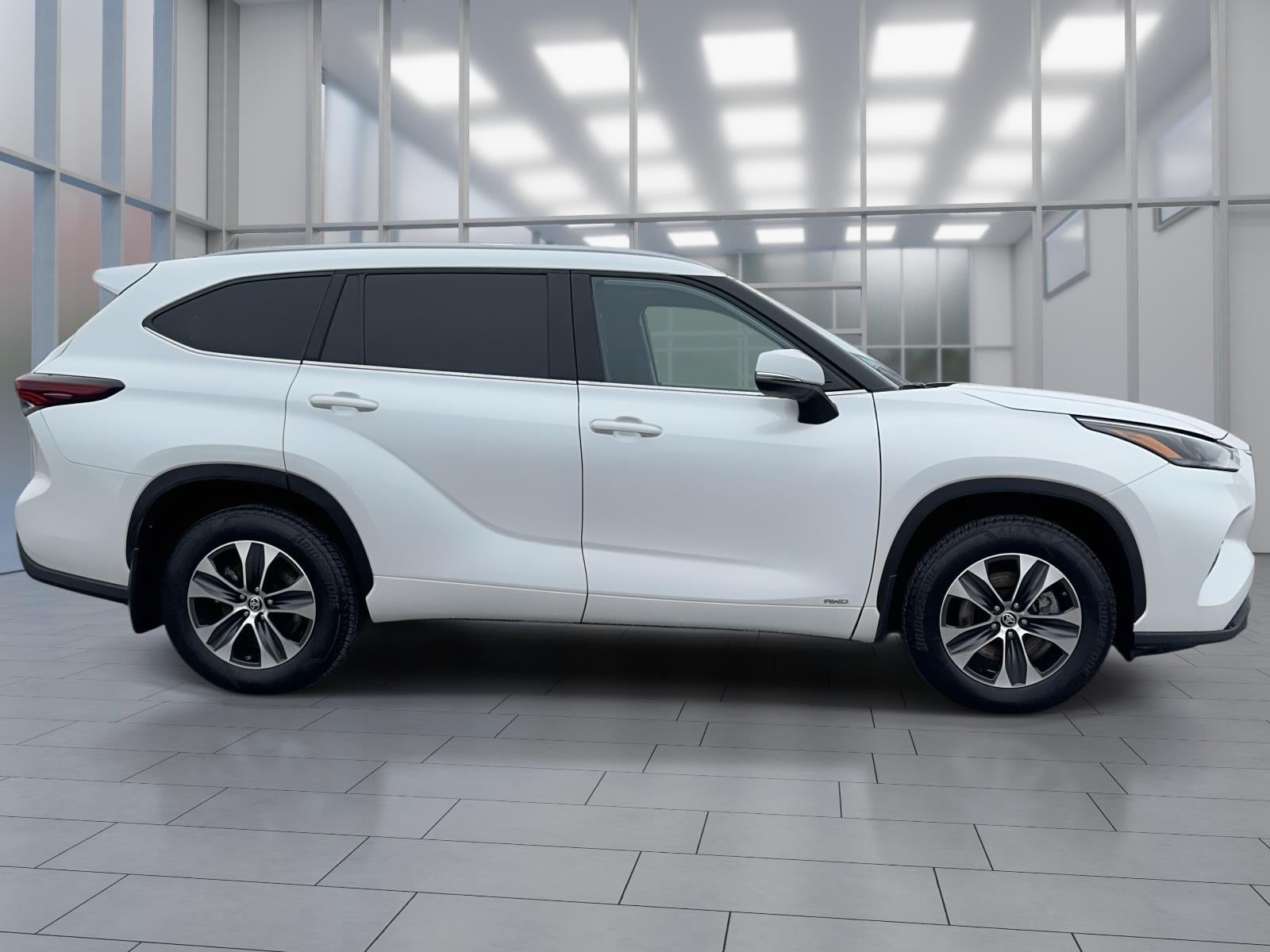 2025 Toyota Highlander Hybrid XLE