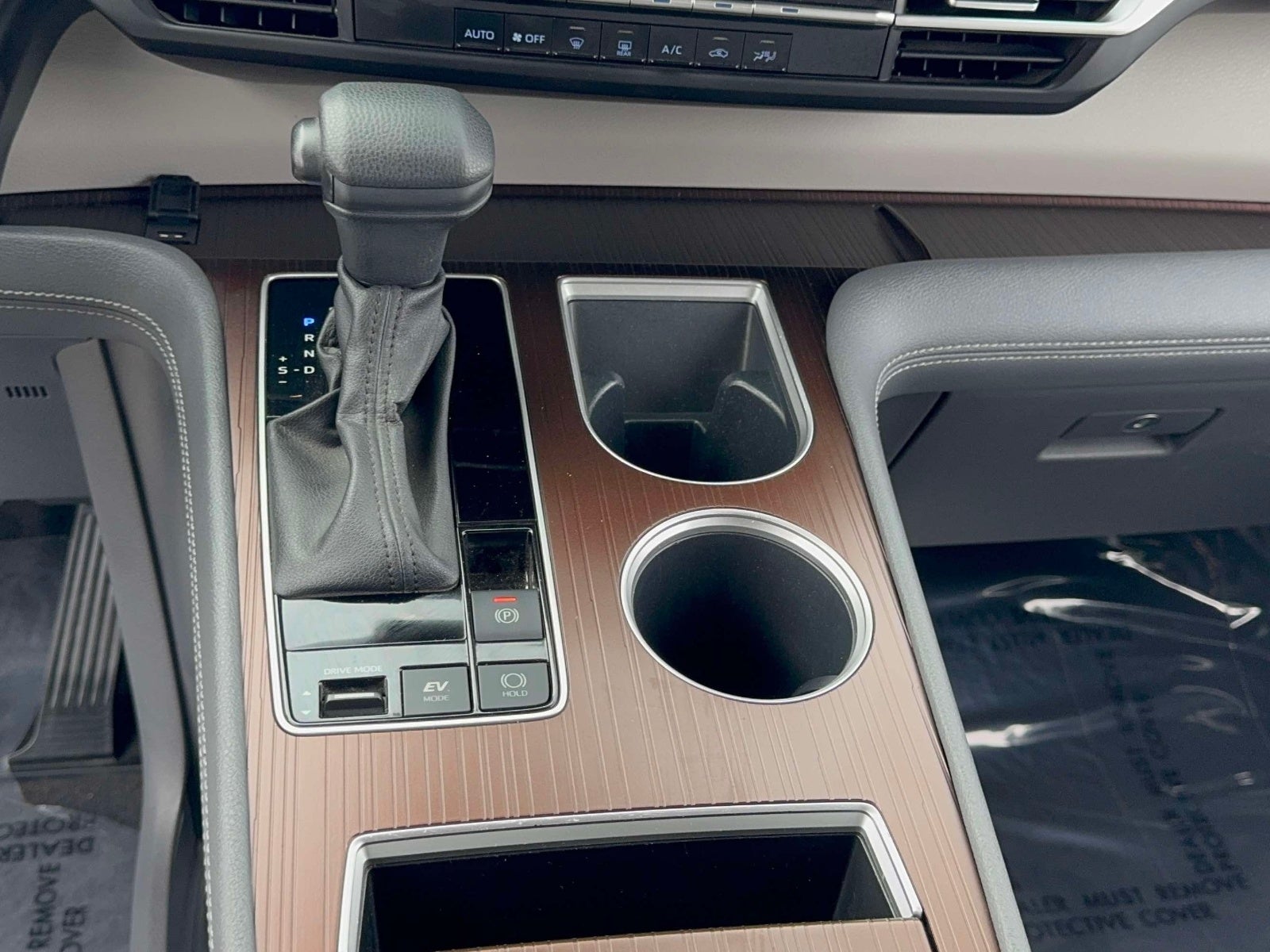2023 Toyota Sienna LE 8 Passenger