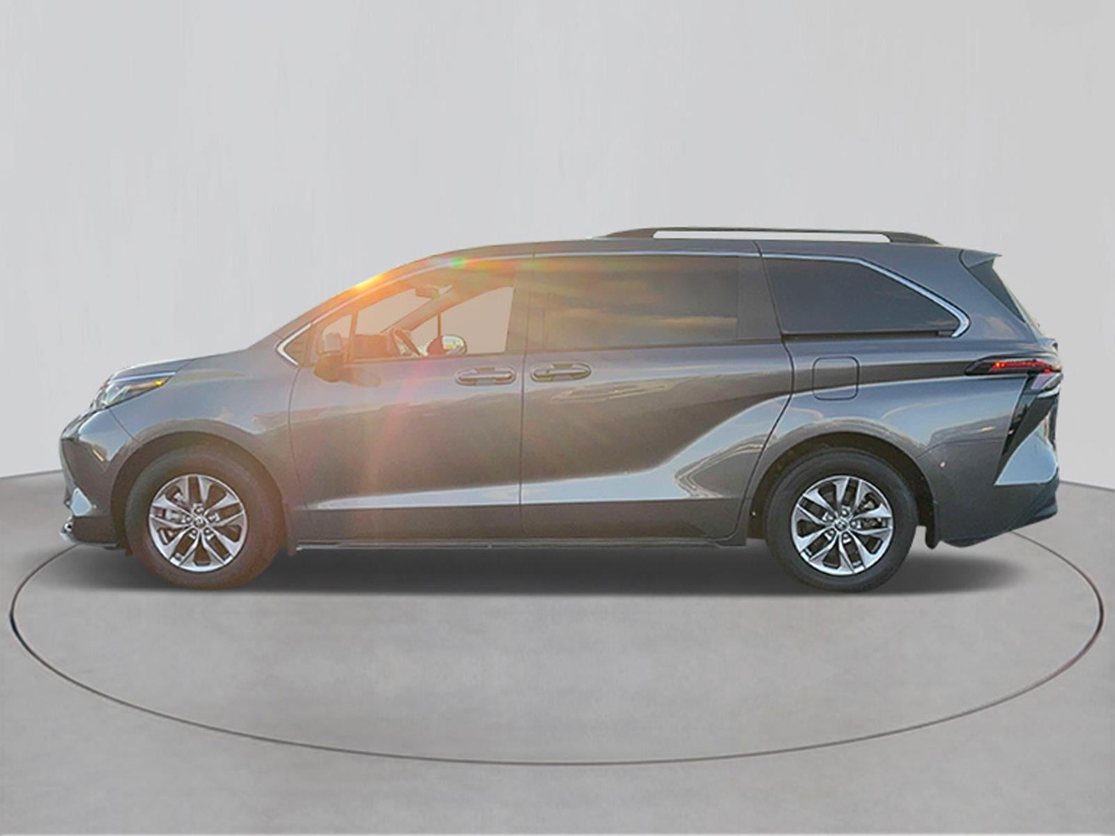 2023 Toyota Sienna LE 8 Passenger