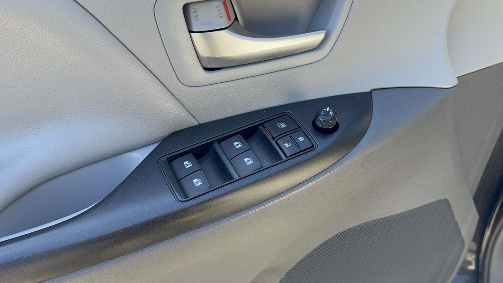 2020 Toyota Sienna LE 8 Passenger