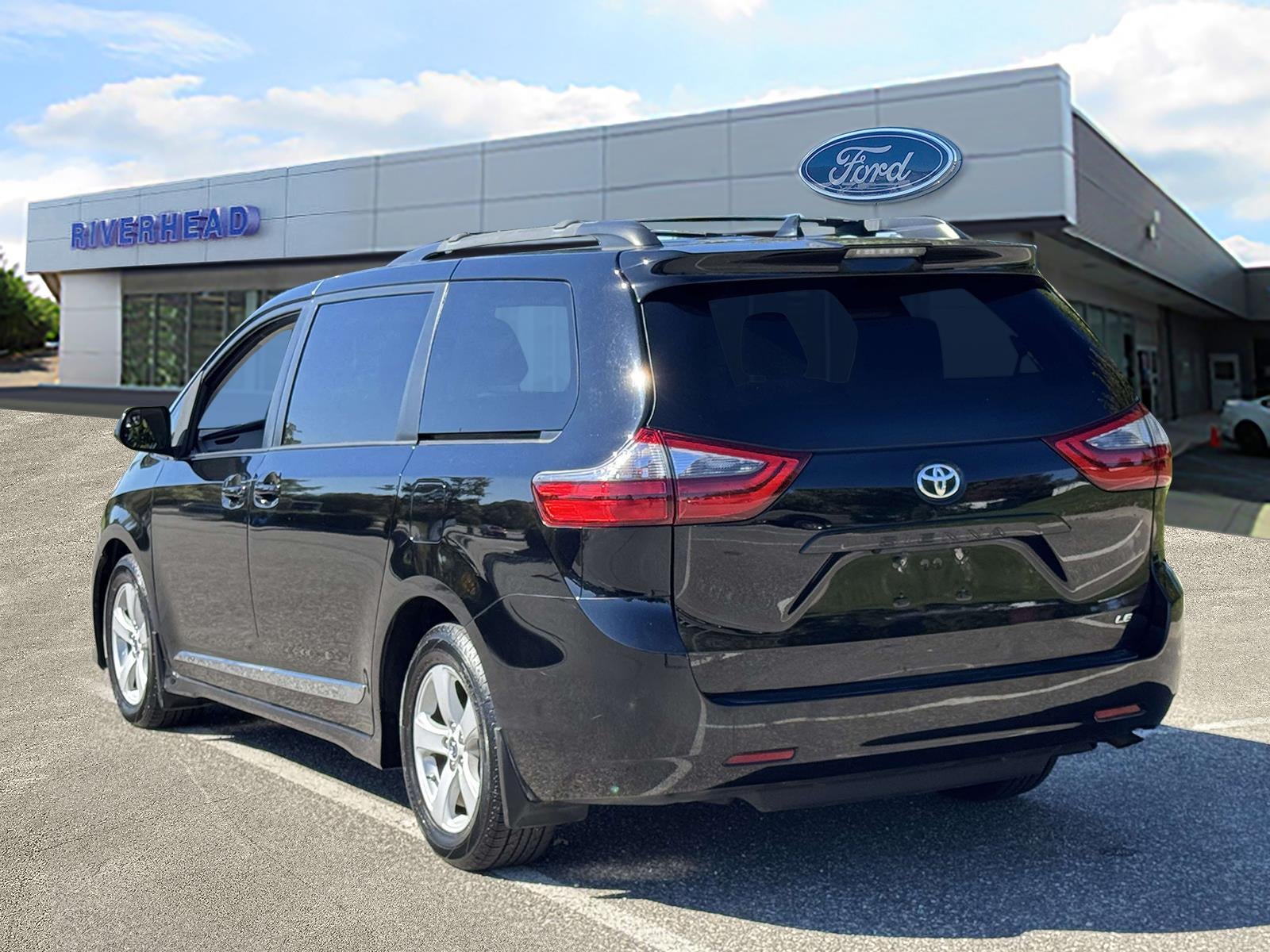2020 Toyota Sienna LE 8 Passenger