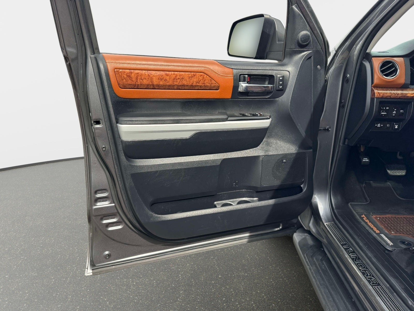 2020 Toyota Tundra Platinum 5.7L V8