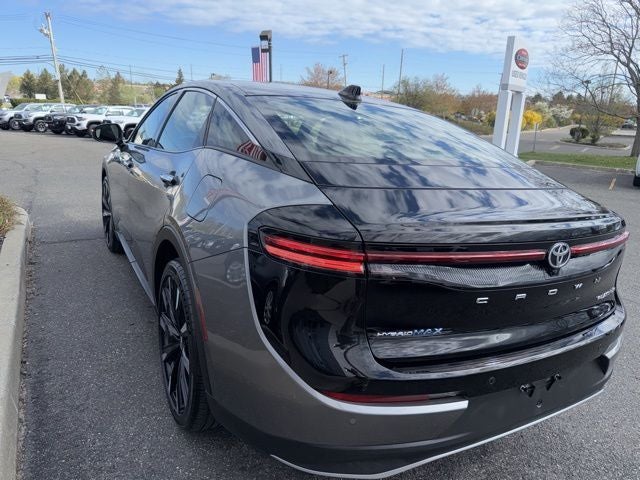 2023 Toyota Crown Platinum