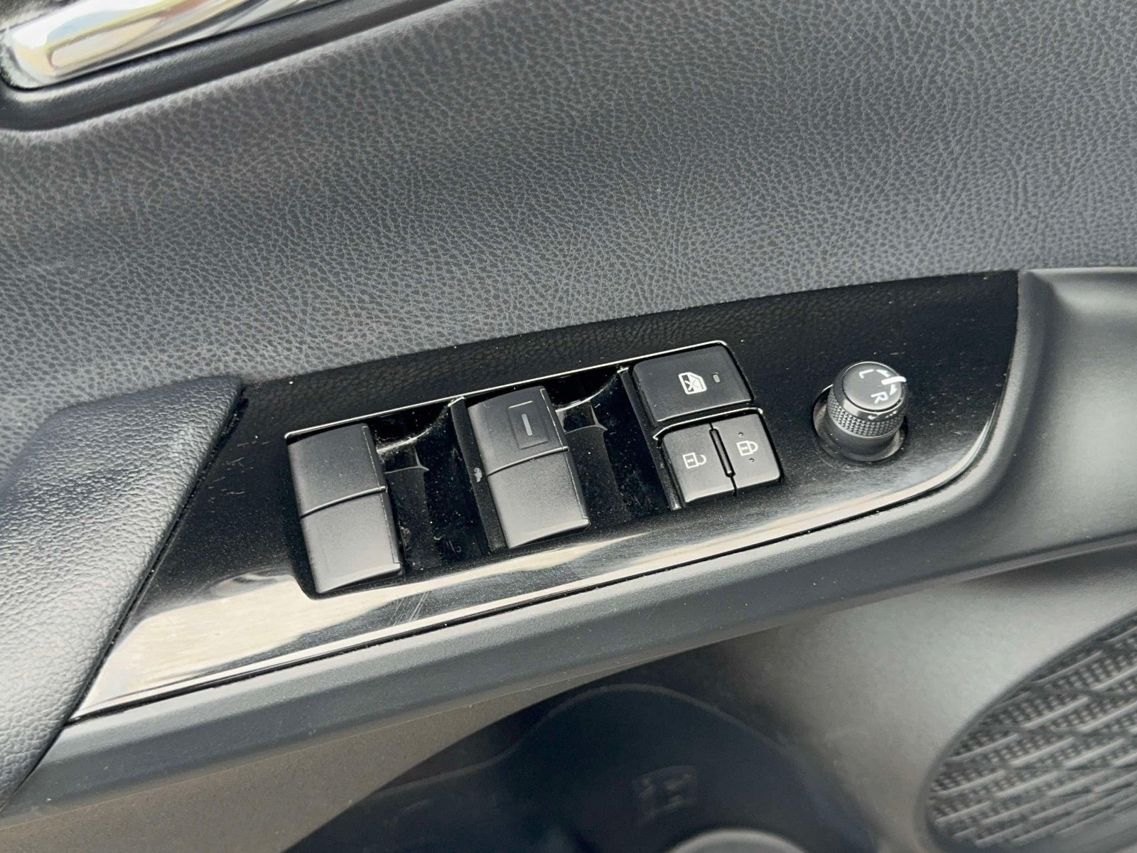 2022 Toyota Prius XLE AWD e