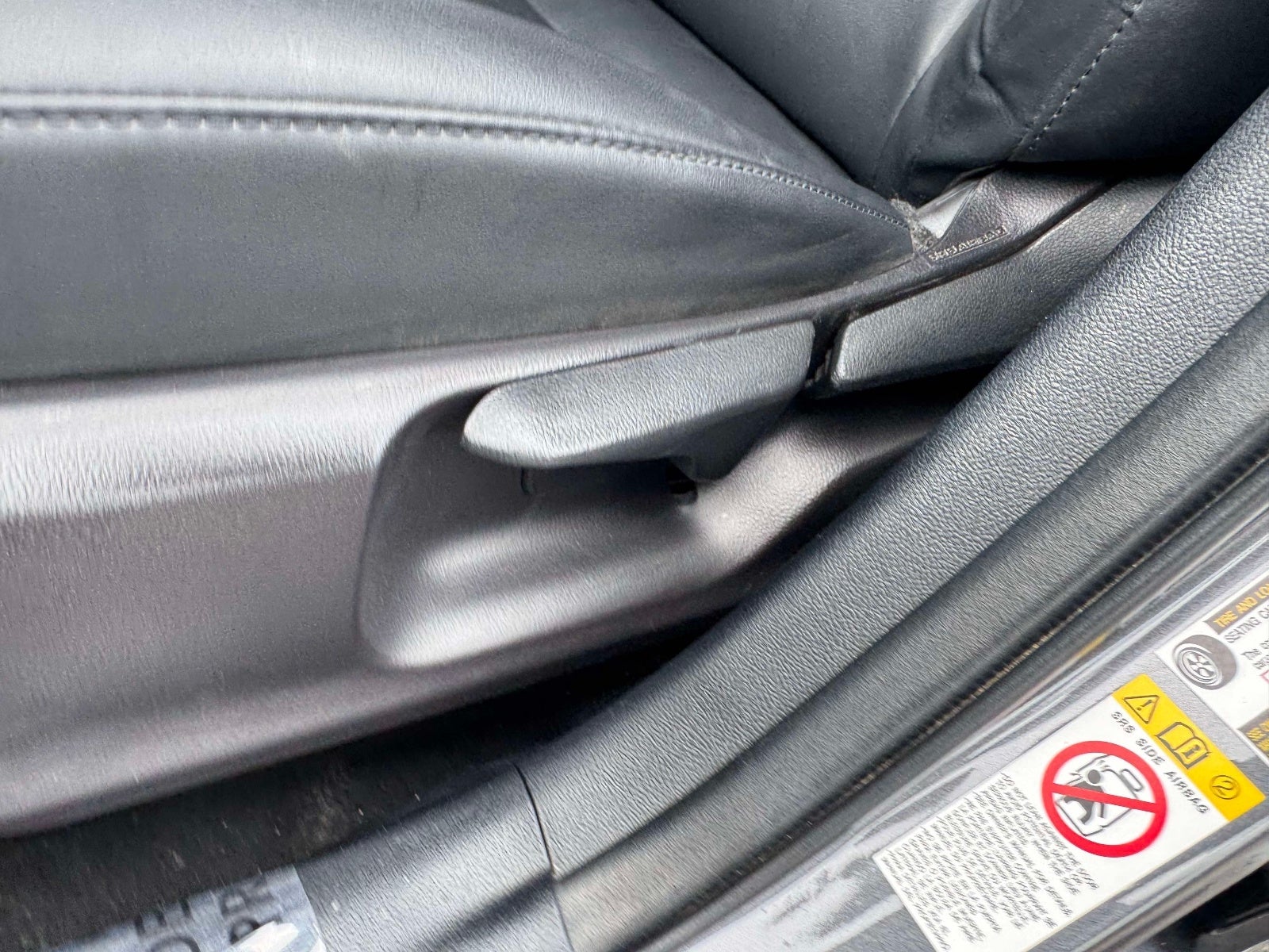 2022 Toyota Prius XLE AWD e