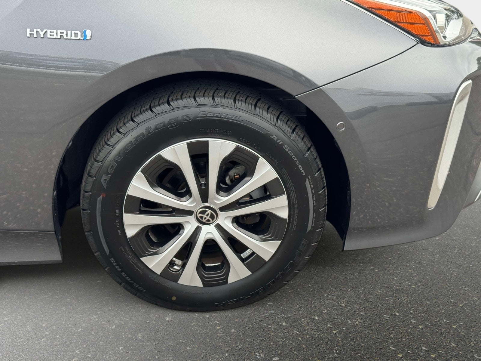 2022 Toyota Prius XLE AWD e
