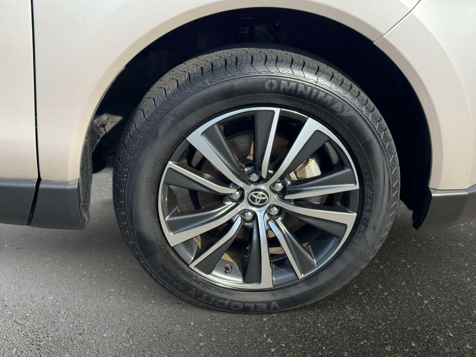 2023 Toyota Venza LE