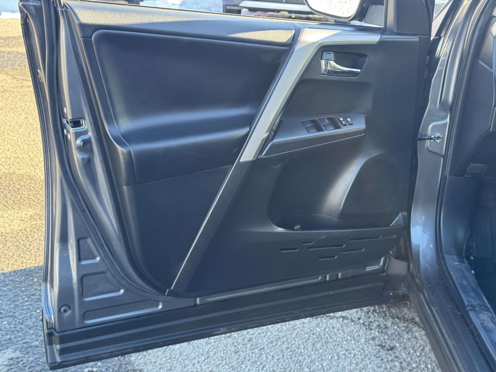 2018 Toyota RAV4 Hybrid XLE