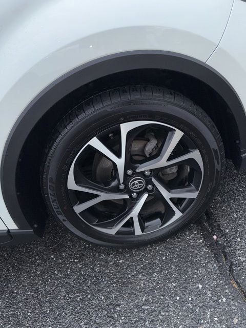 2021 Toyota C-HR XLE