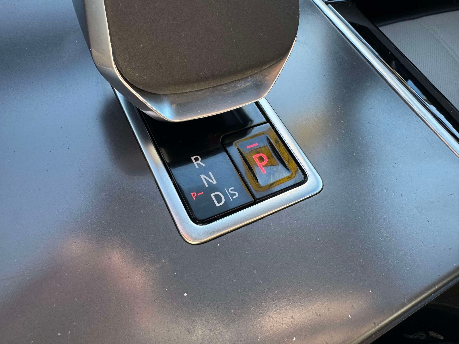 2024 Land Rover Range Rover Velar Dynamic SE