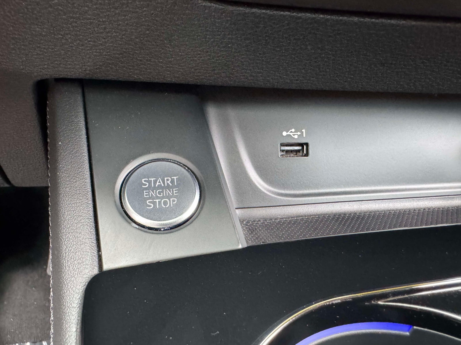 2023 Audi A4 45 S line Prestige quattro
