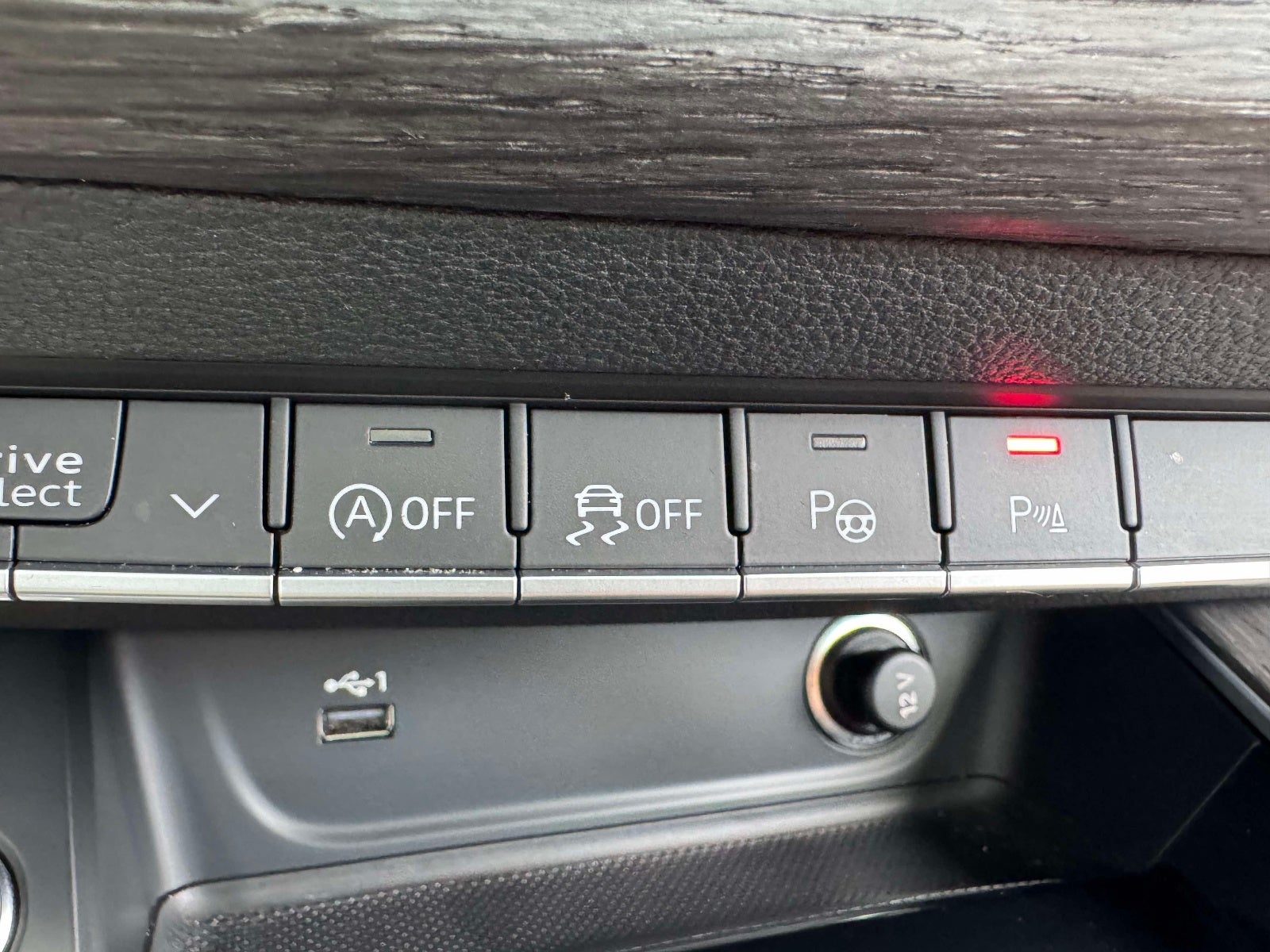 2023 Audi A4 45 S line Prestige quattro
