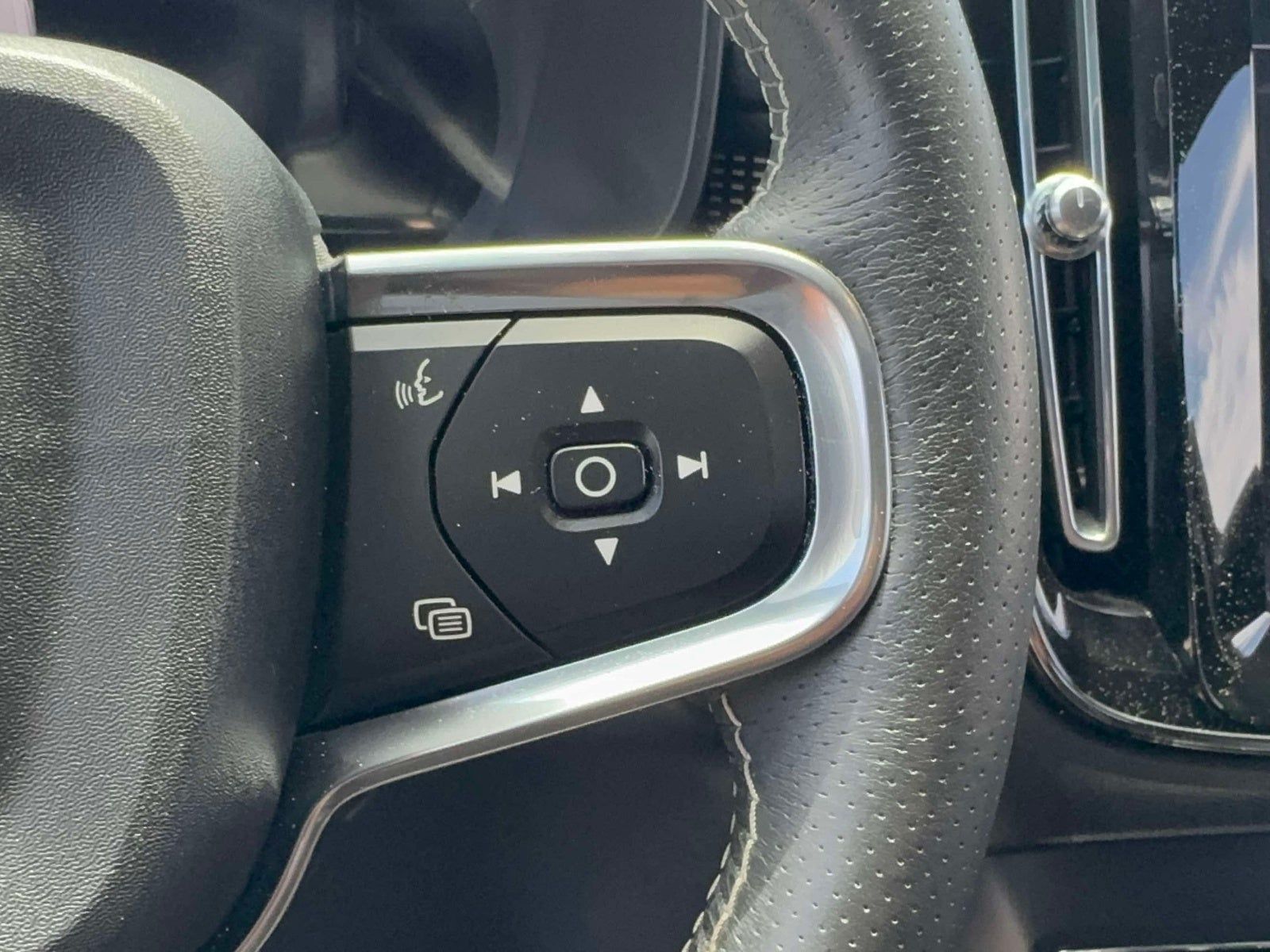 2021 Volvo XC40 Recharge Pure Electric P8