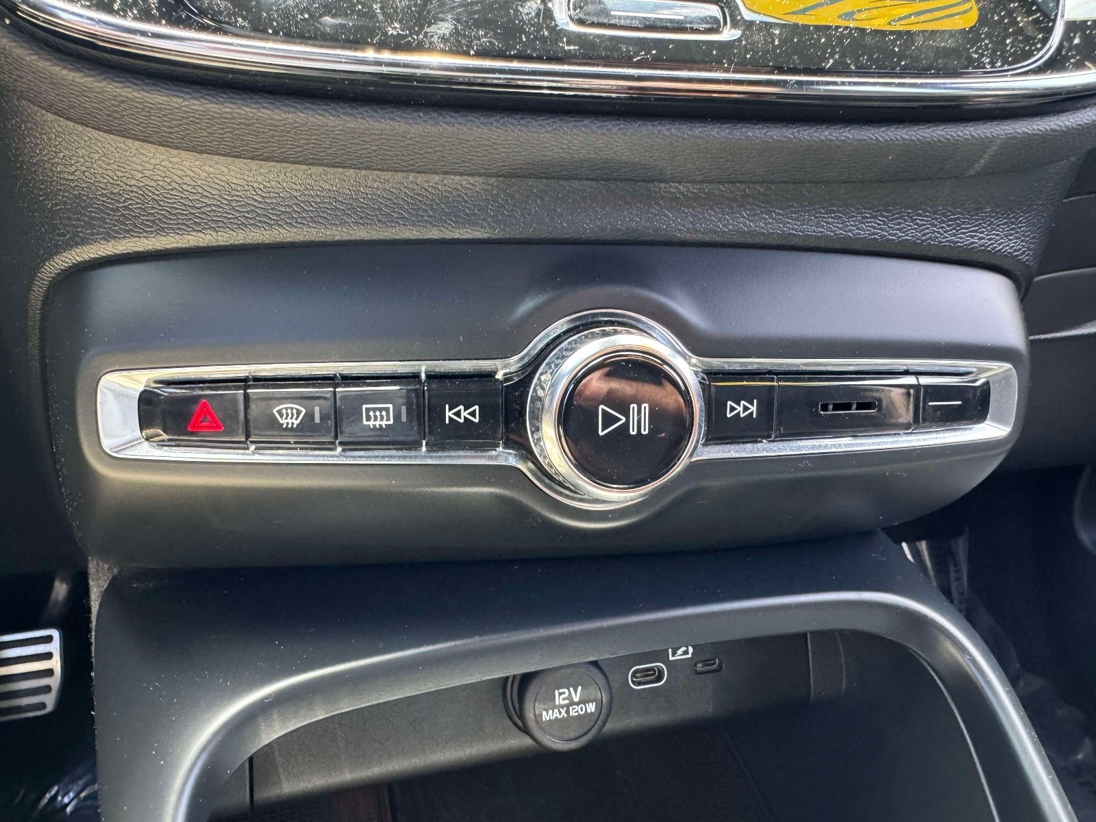 2021 Volvo XC40 Recharge Pure Electric P8