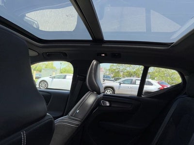 2021 Volvo XC40 Recharge Pure Electric P8